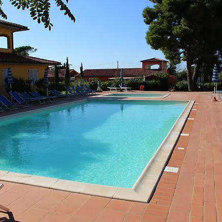 Ξενοδοχείο με διαμερίσματα Aba Village